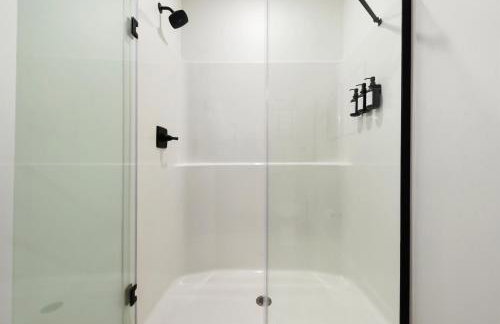 LUX Studio King Bed Free Parking Gym New - Foto 17