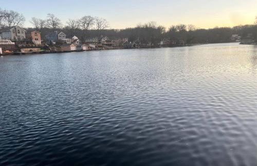 Cozy Cabin on the Lake w/ HotTub - Foto 12