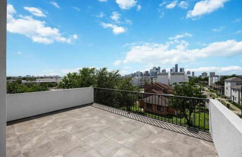 Resort vibe with Pool and Hot tub Downtown skyline views - Photo 61