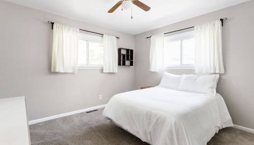 4Bedroom 2 Bath Home in Arts District-Smoky Row A Duplex - Foto 4, wardrobe