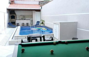 "Lindíssima Casa Pé na Areia com Opção da Piscina Aquecida Cobrado a Parte, Sala de Jantar, 3 Amplos Quartos, Sendo1Suíte, Amplo Espaço de Lazer com Área Gourmet em Deck Coberto com Churrasqueira e Mesa de Bilhar Frente a Piscina, Super Pertinho da Praia" - Photo 2