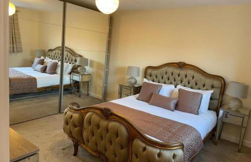 10 Guests - 5 Bedrooms - Free Parking - Lux House - Foto 13