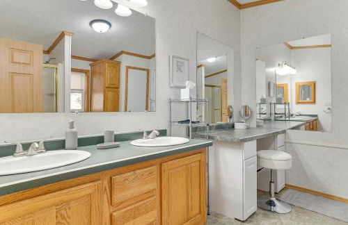 8 Mi to Dtwn Rochester Peaceful Home with Deck! - Foto 22