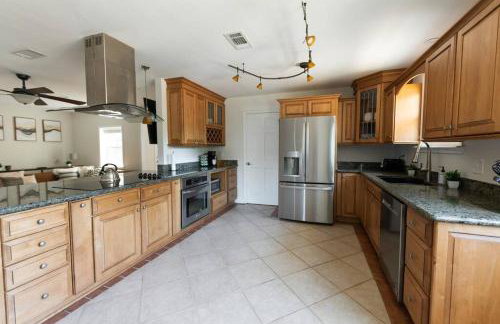 Relaxing 5-Bedroom Villa with Outdoor Oasis - Foto 23