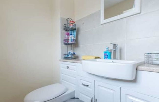 Modern 4 Bedroom Detached House in Cardiff - Foto 2