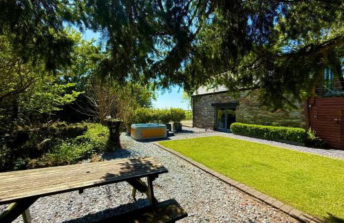 Sunridge Fishing Lodge with Hot Tub & Giant Cinema - Foto 26