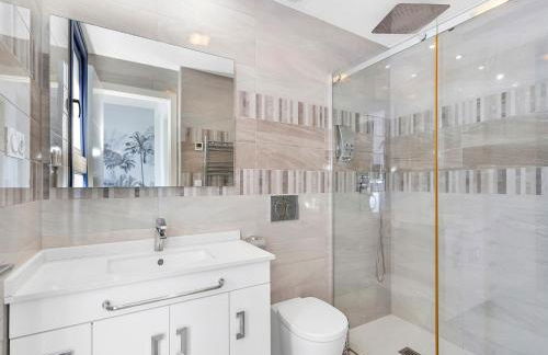 Luxury Penthouse with a Private Jacuzzi! - Foto 22