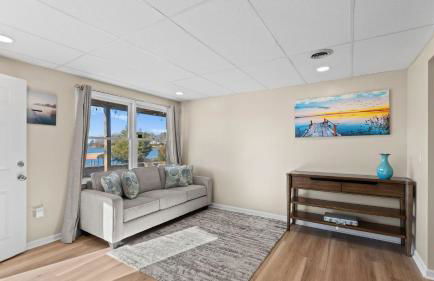 Pleasant Cove Waterfront Getaway With Fire Pit, Deck, and Lake Views - Foto 60