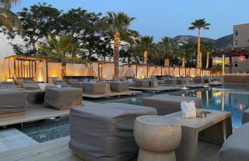 Khroma Luxury Suite 2 Beach front apartment - Photo 38