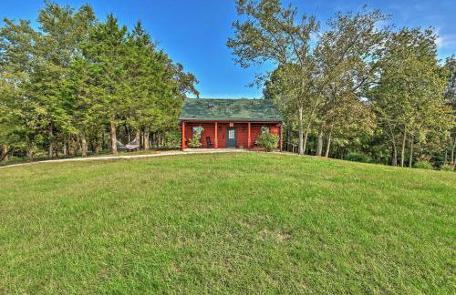 Hillside Cabin on 43 Acres with Private Lake and View! - Foto 16
