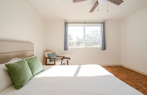 l NEW l 5BR 3BTH Large and Modern Home l Central LOC l 1 ACRE lot - Foto 4