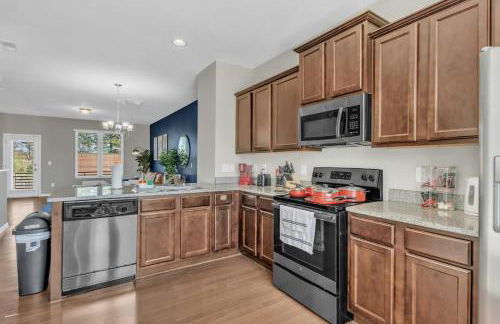 3BR Townhouse King Bed Garage Near NC State - Foto 29