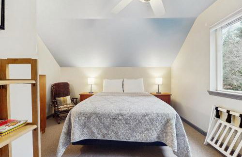 Goss Lake Getaway - Photo 17