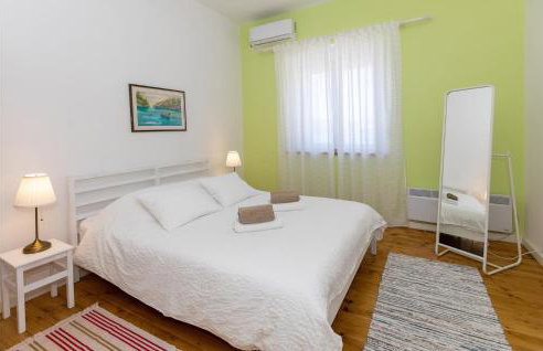 4 Bedroom Beautiful Home In Rogotin - Foto 7