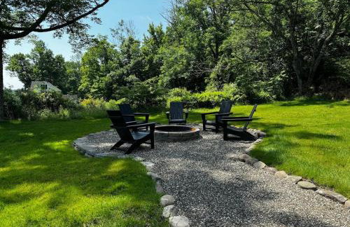 Hillcrest Cottage - Charming Cottage with hot tub and view! - Photo 44