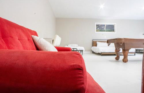 Private Home - #RedwoodSkyWalkRetreat - 5BD, Pro Pool Table, BBQ, Foosball, Darts, Fireplace, Movie Projector, Stereo, Cotton Bedding - Foto 41