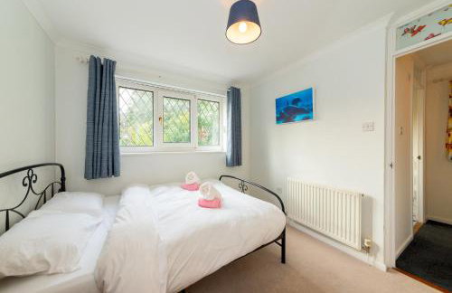 Cosy 3 Bedroom House near River Thames - Pass the Keys - Photo 26