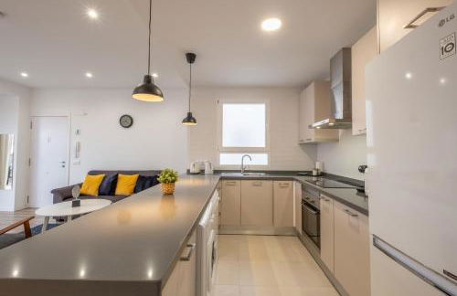 Modern Penthouse with Private Terrace - Photo 16