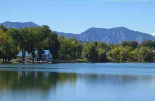 Hot Tub Steam Shower Gym in Charming Family Home! - Photo 12