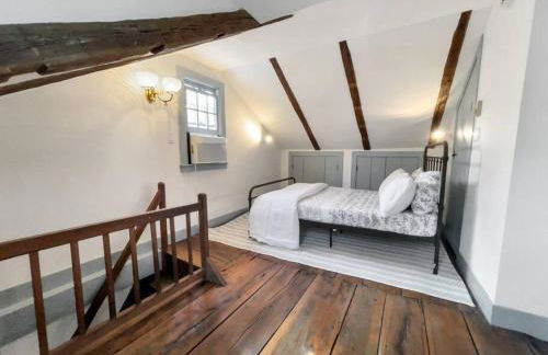 Historic Estate - 5 min to Mohawk Mt Ski Resort - Foto 15