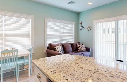 Beachside Abode 1A by Bayley Vacation Rentals - Foto 16