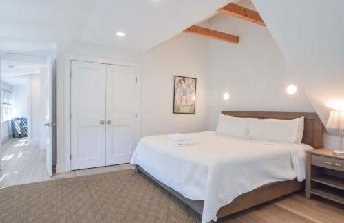 3 Newly Renovated Condos w Water Views - Foto 8