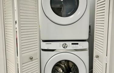 Designer Silver Lake Stylish One Bedroom with Parking - Photo 23