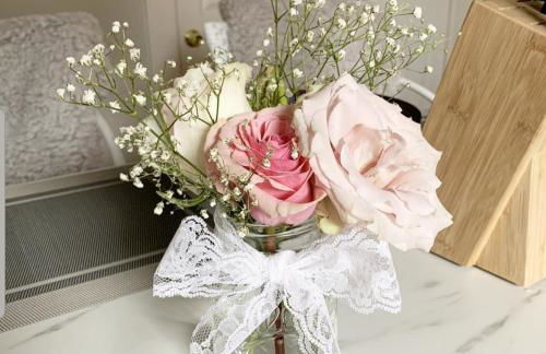 Charming 2BR Getaway with Modern Comforts - Foto 40