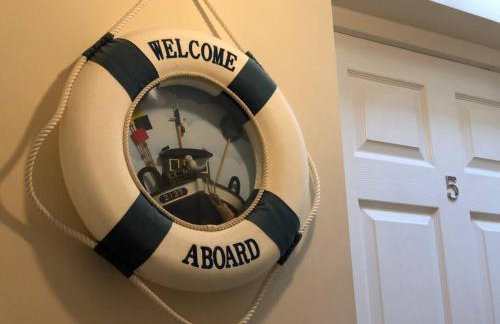 Beach Side Top Floor Property, Balcony & Sea Views - Foto 14