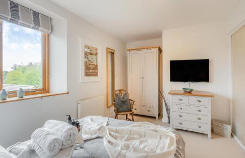 Toffee Apple - Photo 16