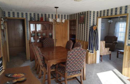 Entire Home - 4 Bedroom - Canandaigua - Steps Off Downtown - Walking distance to Restaurants, Shops, Breweries & Pubs - Foto 3