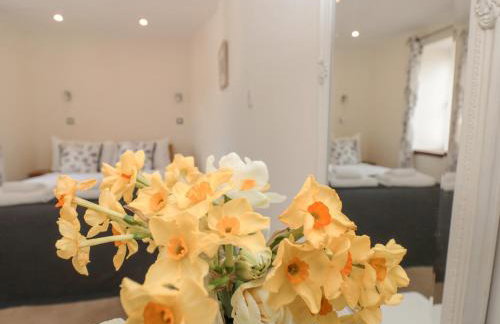 Spanish Boathouse - Photo 25