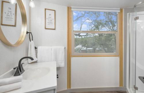 Beaumont Hill Country Luxury Yurt Cabin w Hot Tub - Foto 9