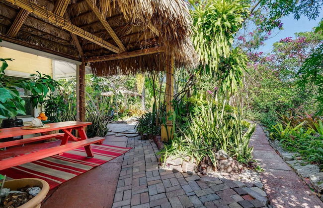 The Secret Garden Home Close to Beach, Shops, Restaurants, Pet Friendly, Close to Lucerne Ave! - Foto 51