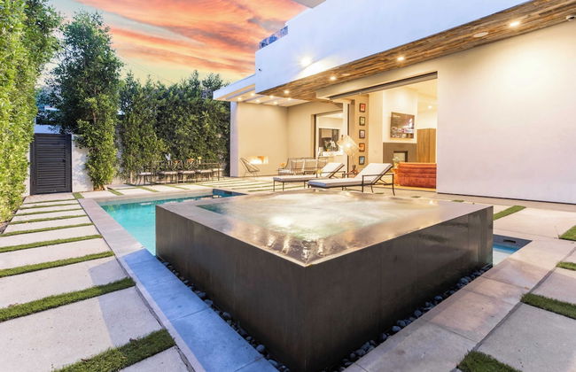 Luxe Weho Villa, Walk to Melrose Ave, Pool + Hot Tub North Vista by Avantstay - Photo 1