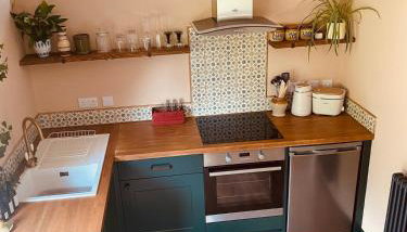 The Apple Shed - cosy cabin nestled in orchard in rural Devon - Foto 3, stove