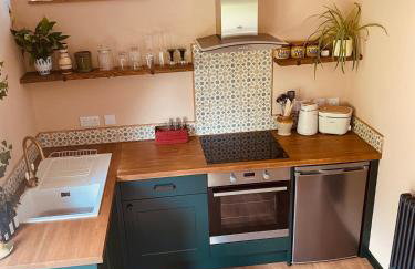 The Apple Shed - cosy cabin nestled in orchard in rural Devon - Foto 3