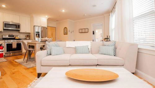 Stylish 2BR w Full Kitchen, Laundry & Cen Air - Foto 3