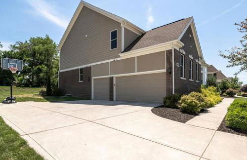 Lakefront view 5 bedroom home with basement - Foto 23