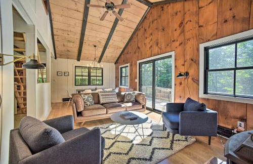 Sleek Cabin with Deck, 8 Miles to Mount Snow and Hikes - Foto 1