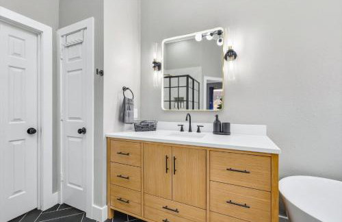 5BD 2BA Vacation Retreat w Pool Hot Tub & BBQ - Foto 25