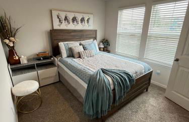 New 4BR Walk to Community Pool & Playground - Foto 26