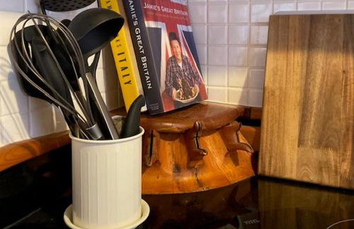 Historic Cottage in Heart of Farnham nr the Castle - Photo 38