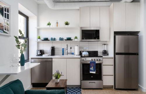 Elegant Stylish Loft Oasis Uptown Rooftop WFH Gym - Photo 5