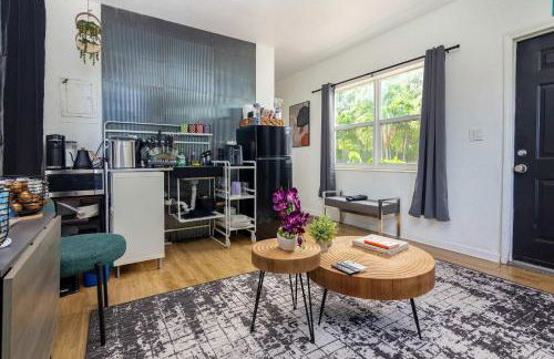 Serene Cottage Retreat Ideal for Couples & Solo Travelers - Photo 9