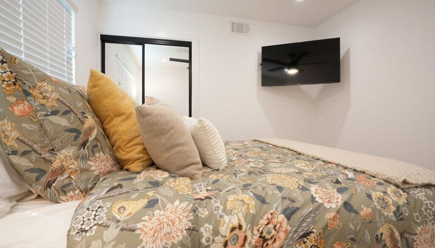 Coming Mid-April 2023! Beautifully upgraded two-story home with backyard oasis - Foto 4, Zimmer