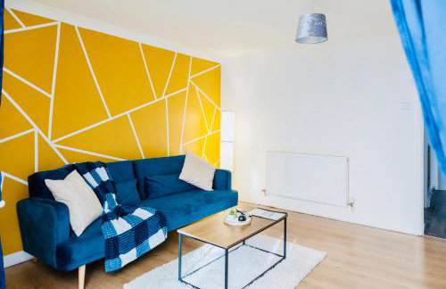 Cozy 3-Bed Retreat Near Manchester Airport Ideal for Families & Groups - Foto 10