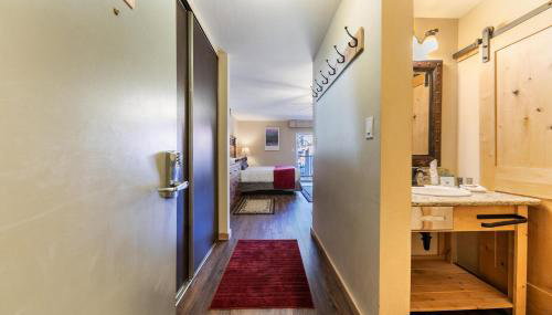 Charming Studio Deluxe w/kitchen #215 at Donner Lake Village - Foto 2