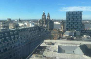 Two Bedroom City View Apartment Liverpool by StaySavvy Accommodation - Photo 20