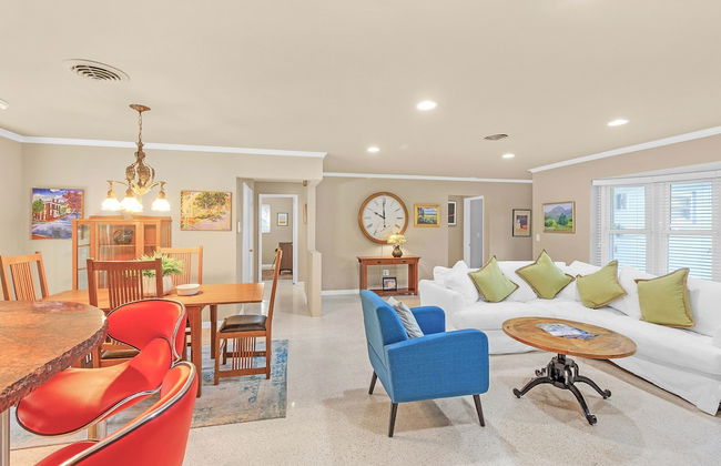 Chic 3BR Sanctuary Steps From The Drive Paradise - Foto 33